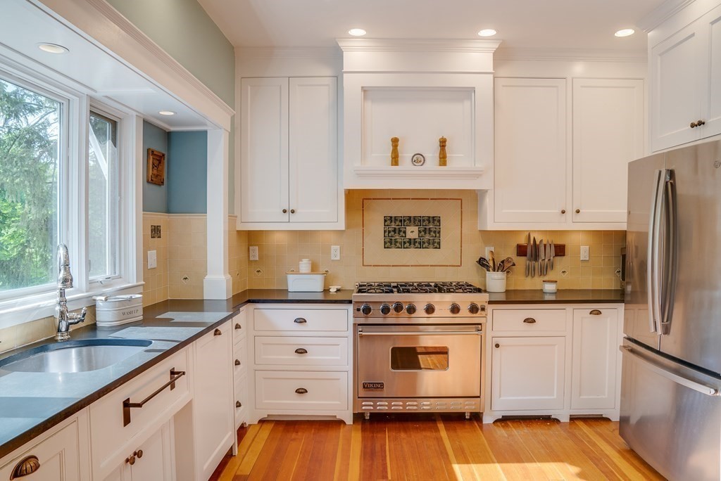 62 Fletcher Road Bedford, MA 01730 - Photo 4 of 42 Gallery Image 4