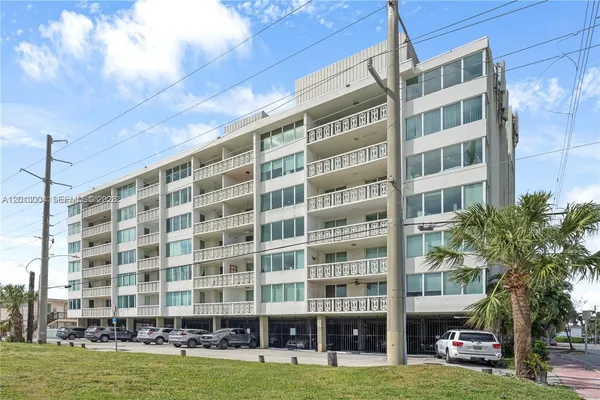 $2,200 | 8233 Harding Avenue, Unit 503, Miami Beach, FL 33141