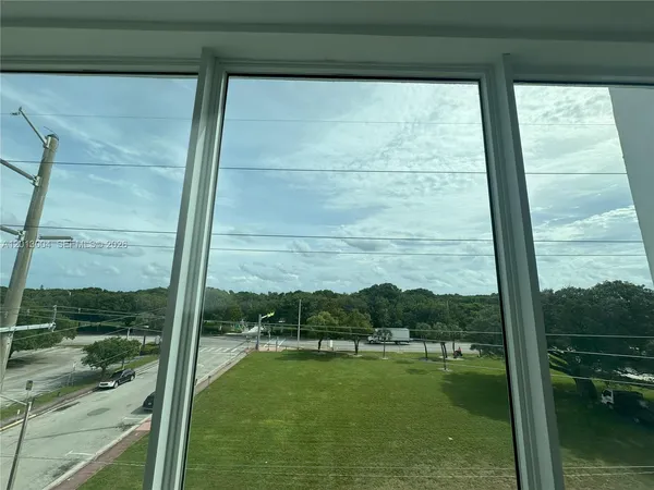 $2,200 | 8233 Harding Avenue, Unit 503, Miami Beach, FL 33141