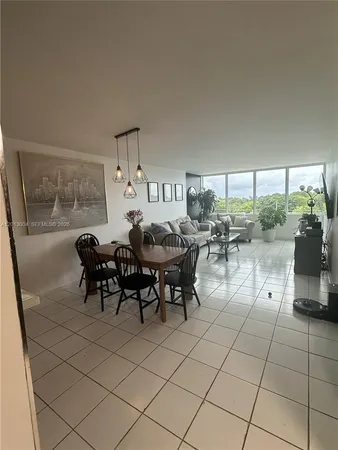 $2,200 | 8233 Harding Avenue, Unit 503, Miami Beach, FL 33141