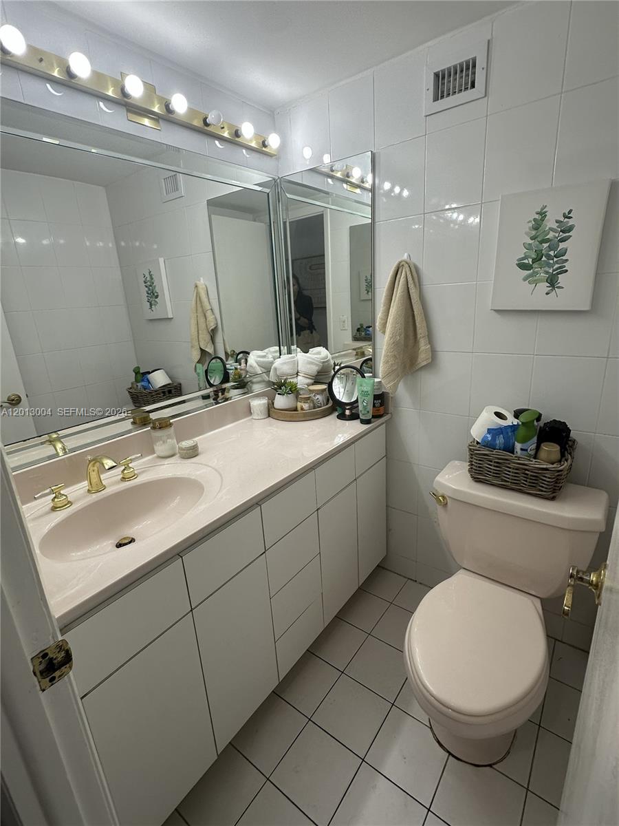 8233 Harding Avenue, Unit 503 Miami Beach, FL 33141 - Photo 8 of 20