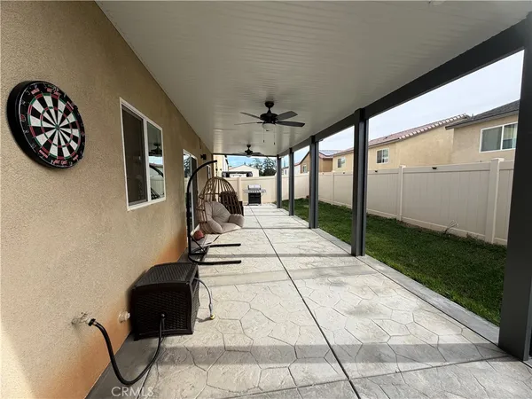 a view of entryway with workspace