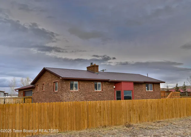 $484,500 | 1013 3rd Street, Marbleton, WY 83113