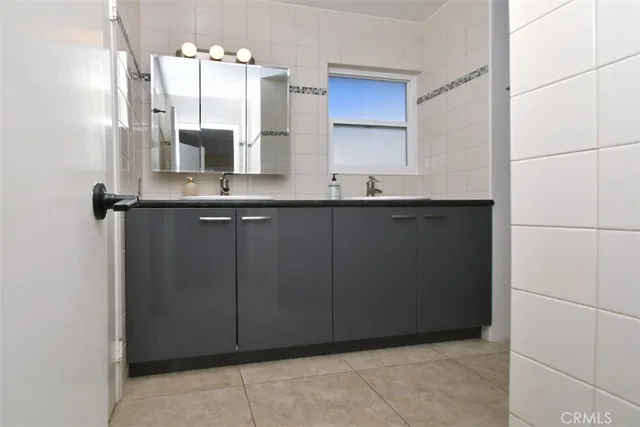 $685,000 | 805 East Acacia Avenue, Unit F, Glendale, CA 91205