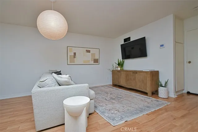 $685,000 | 805 East Acacia Avenue, Unit F, Glendale, CA 91205