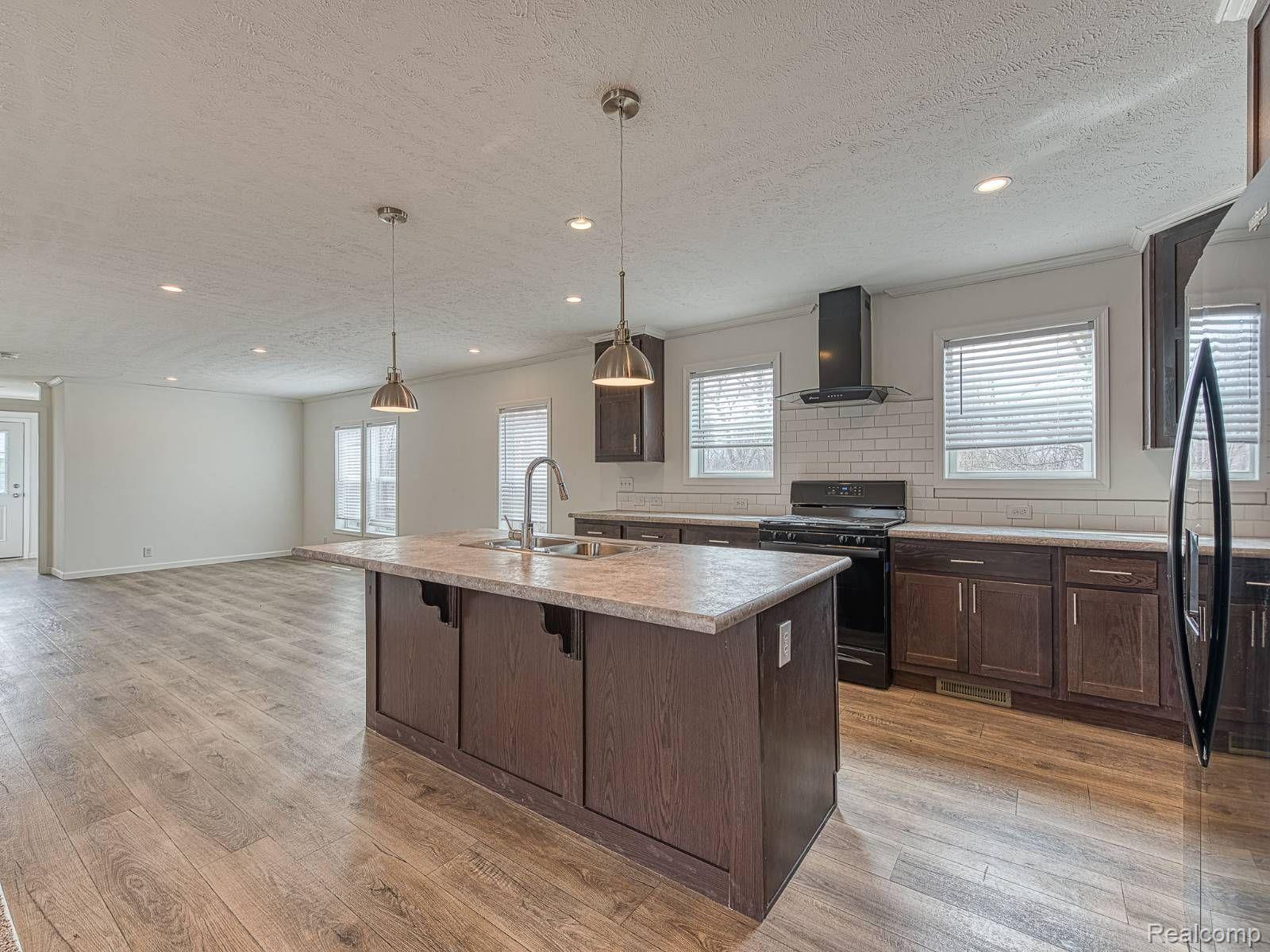 33151 Fort Road Rockwood, MI 48173 - Photo 4 of 25 Gallery Image 4