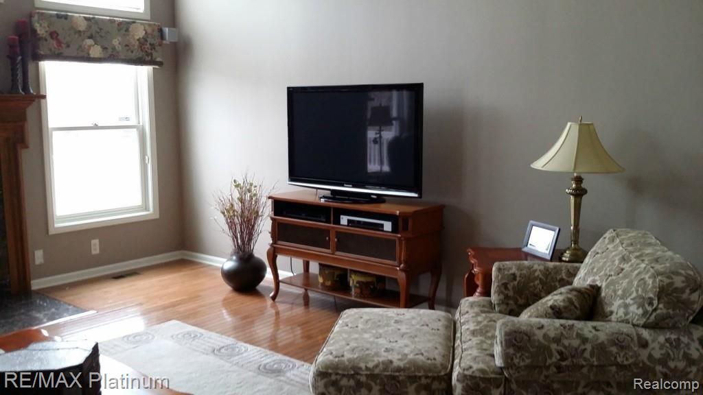 13734 Clyde Road Holly, MI 48442 - Photo 14 of 44 20140407_130836.jpg