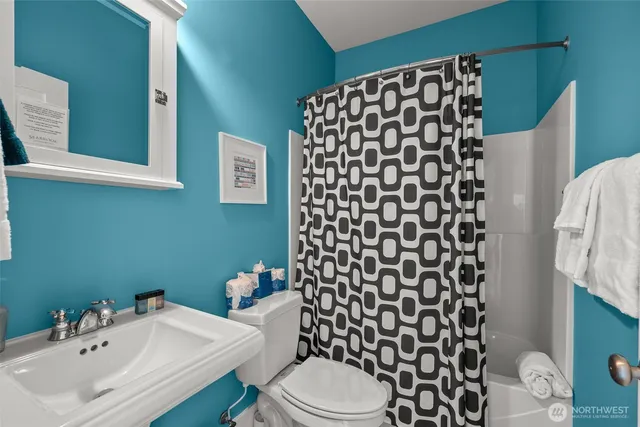 $1,190,000 | 39 Madison Lane, Pacific Beach, WA 98571