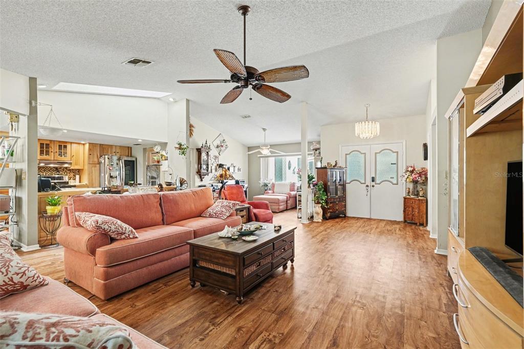 10267 Elgin Boulevard Spring Hill, FL 34608 - Photo 4 of 31