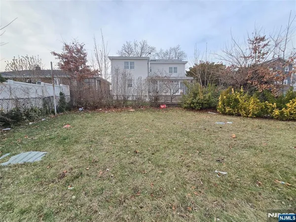 $3,750 | 701 4th Street, Secaucus, NJ 07094