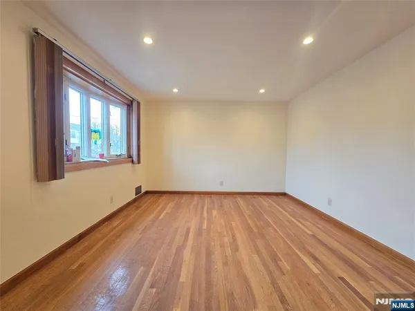 $3,750 | 701 4th Street, Secaucus, NJ 07094