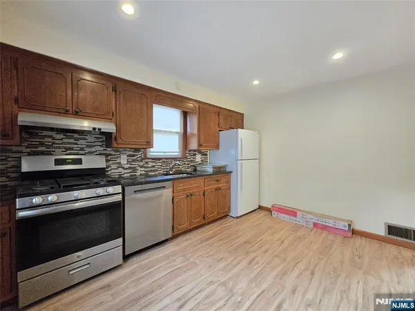$3,750 | 701 4th Street, Secaucus, NJ 07094