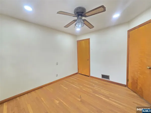 $3,750 | 701 4th Street, Secaucus, NJ 07094