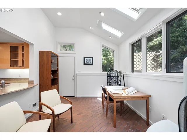 $1,220,000 | 2683 Cresta De Ruta Street, Eugene, OR 97403