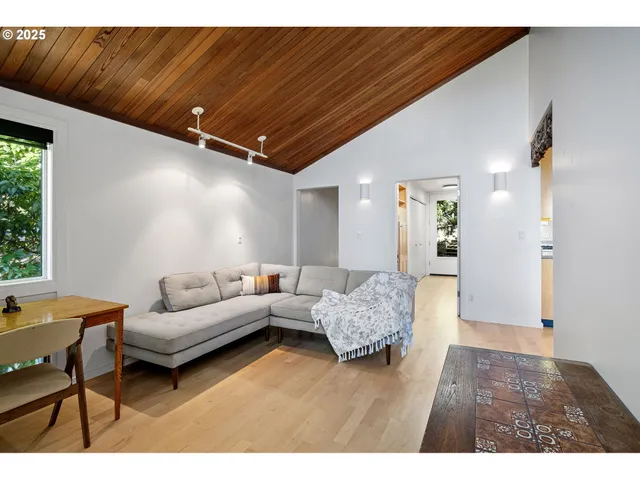 $1,220,000 | 2683 Cresta De Ruta Street, Eugene, OR 97403