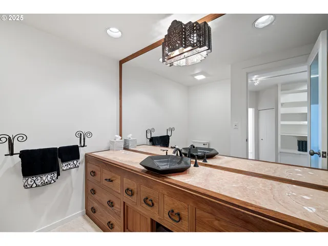 $1,220,000 | 2683 Cresta De Ruta Street, Eugene, OR 97403