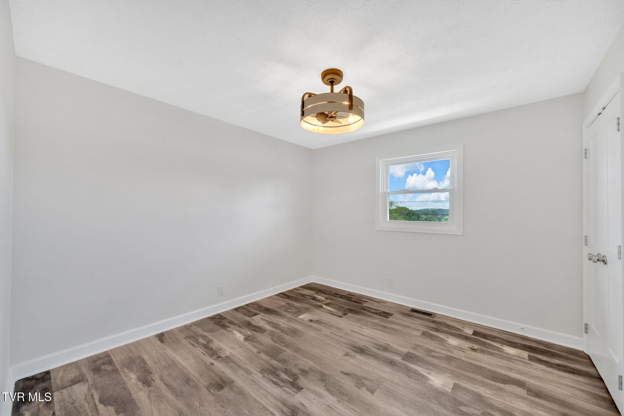 640 Foothills Road Kingsport, TN 37663 - Photo 23 of 51 36-web-or-mls-DSC05188