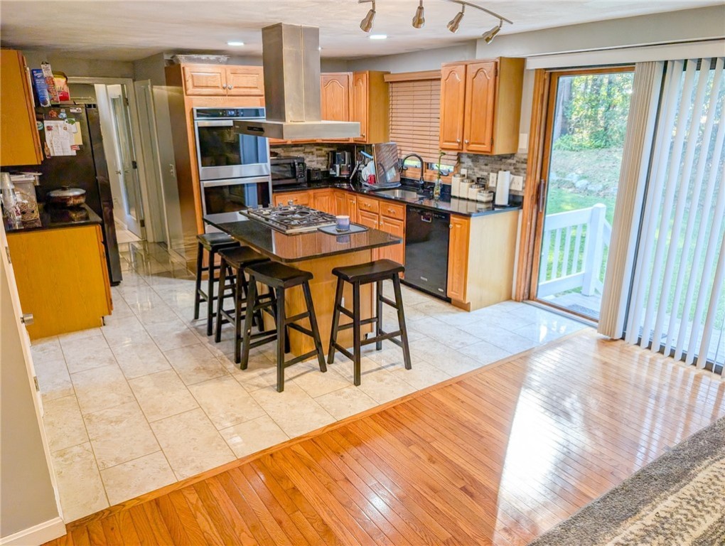 8 Labrea Way Coventry, RI 02816 - Photo 12 of 34