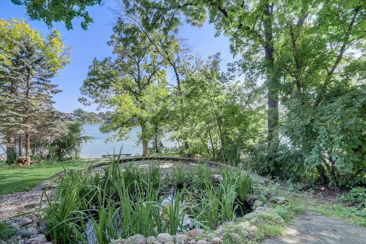 124 Hickory Road Lake In The Hills, IL 60156 - Photo 42 of 49 a backyard of a house with lots of green space