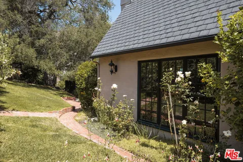 $2,595,000 | 1602 Golf Club Drive, Glendale, CA 91206