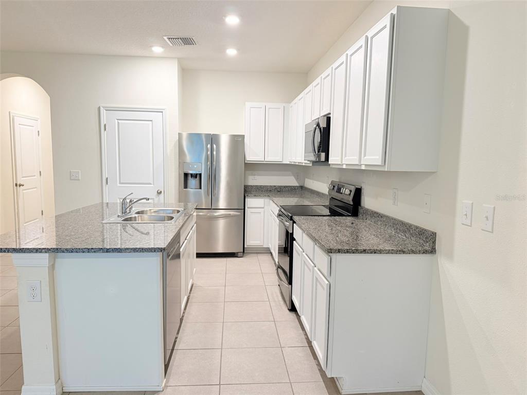 32965 Kaloko Road Wesley Chapel, FL 33543 - Photo 7 of 41 Gallery Image 7