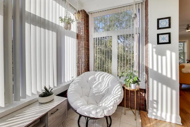 $385,000 | 3753 West Byron Street, Unit 3, Chicago, IL 60618