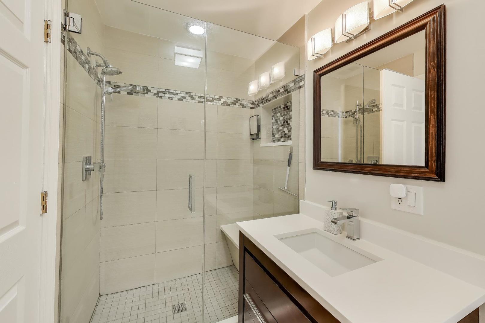 3753 West Byron Street, Unit 3 Chicago, IL 60618 - Photo 16 of 28