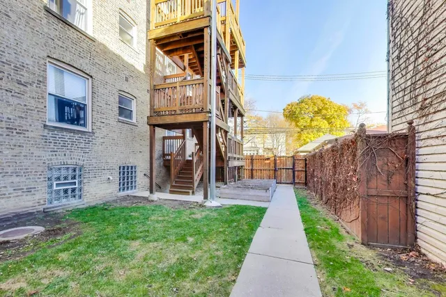 $385,000 | 3753 West Byron Street, Unit 3, Chicago, IL 60618