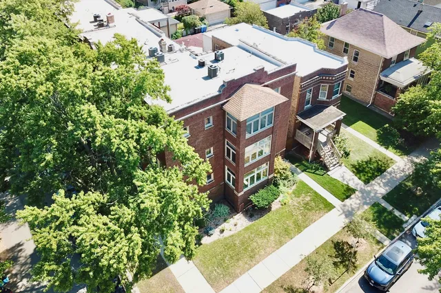 $385,000 | 3753 West Byron Street, Unit 3, Chicago, IL 60618