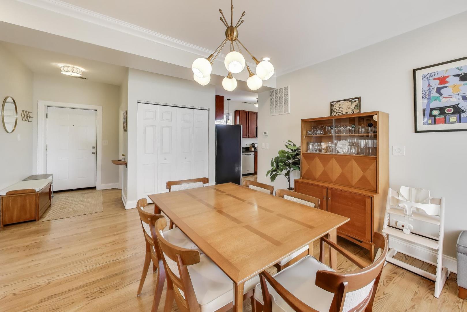 3753 West Byron Street, Unit 3 Chicago, IL 60618 - Photo 4 of 28