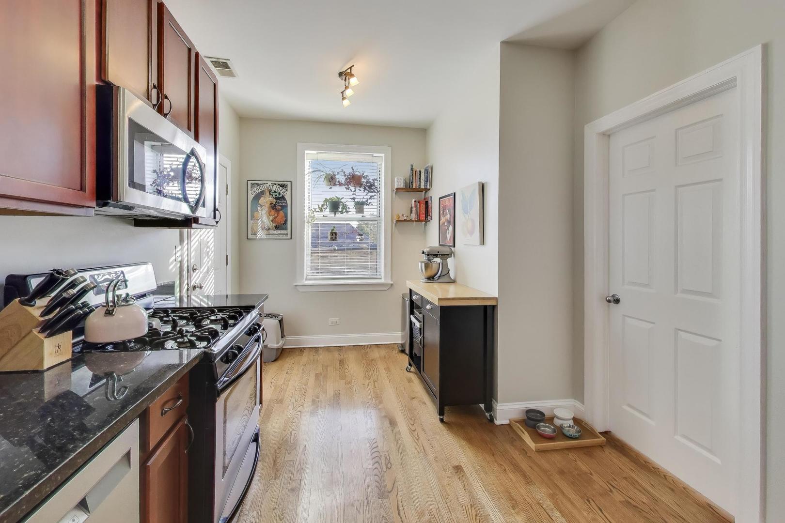 3753 West Byron Street, Unit 3 Chicago, IL 60618 - Photo 10 of 28