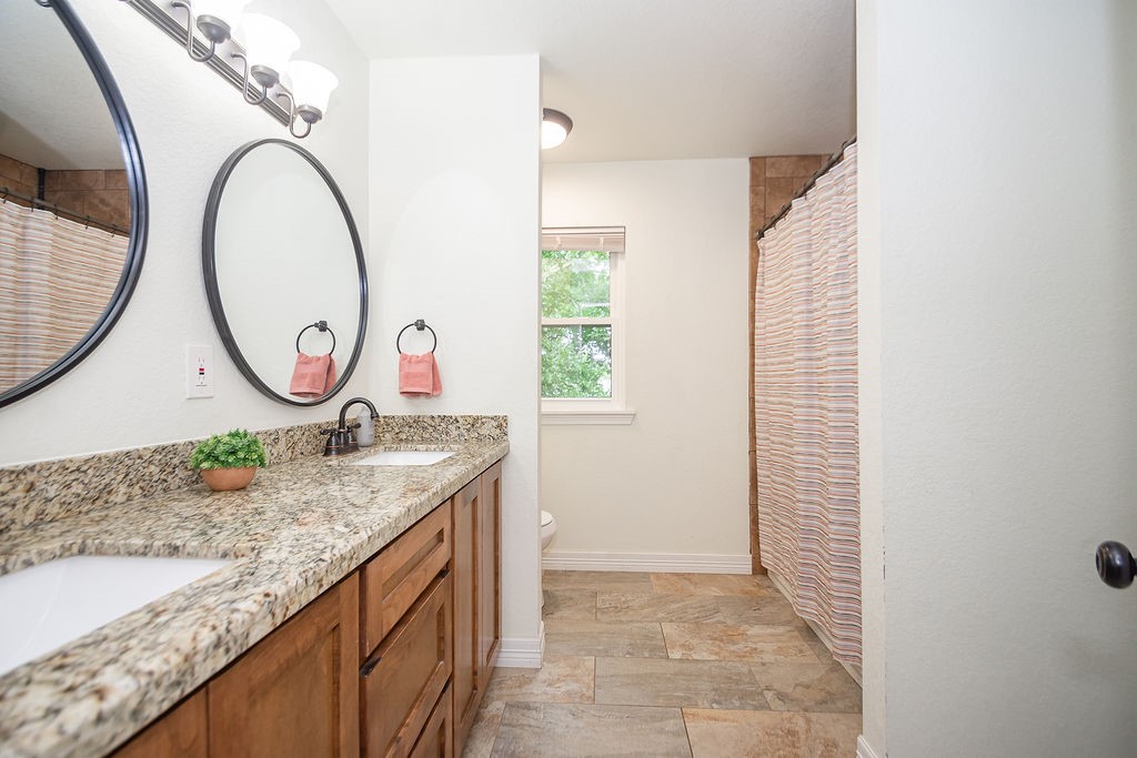 1055 South Anderson Street Angleton, TX 77515 - Photo 14 of 23