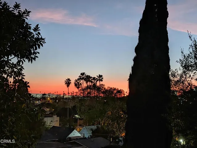 a picture of city view