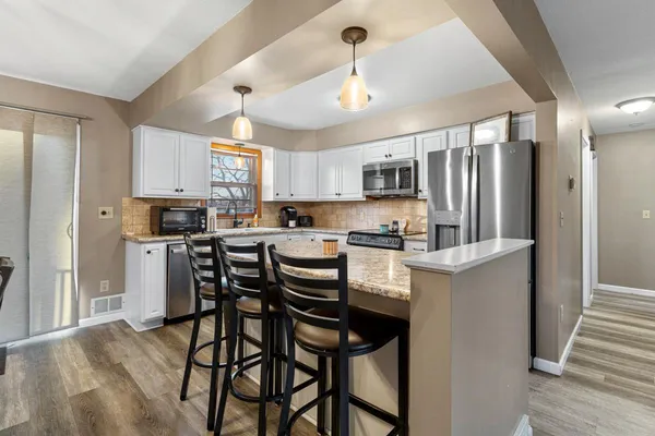 $328,900 | 2059 Roe Crest Drive, North Mankato, MN 56003
