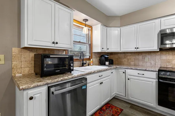 $328,900 | 2059 Roe Crest Drive, North Mankato, MN 56003