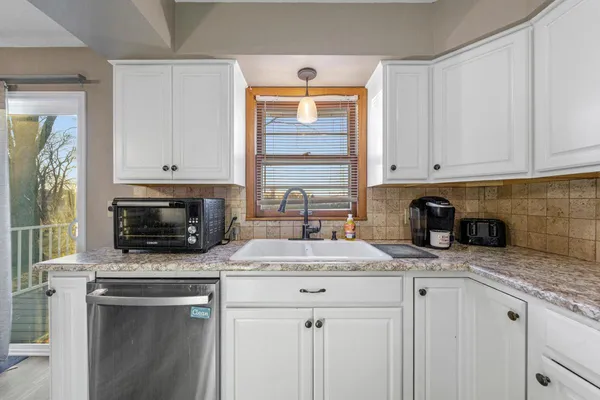 $328,900 | 2059 Roe Crest Drive, North Mankato, MN 56003