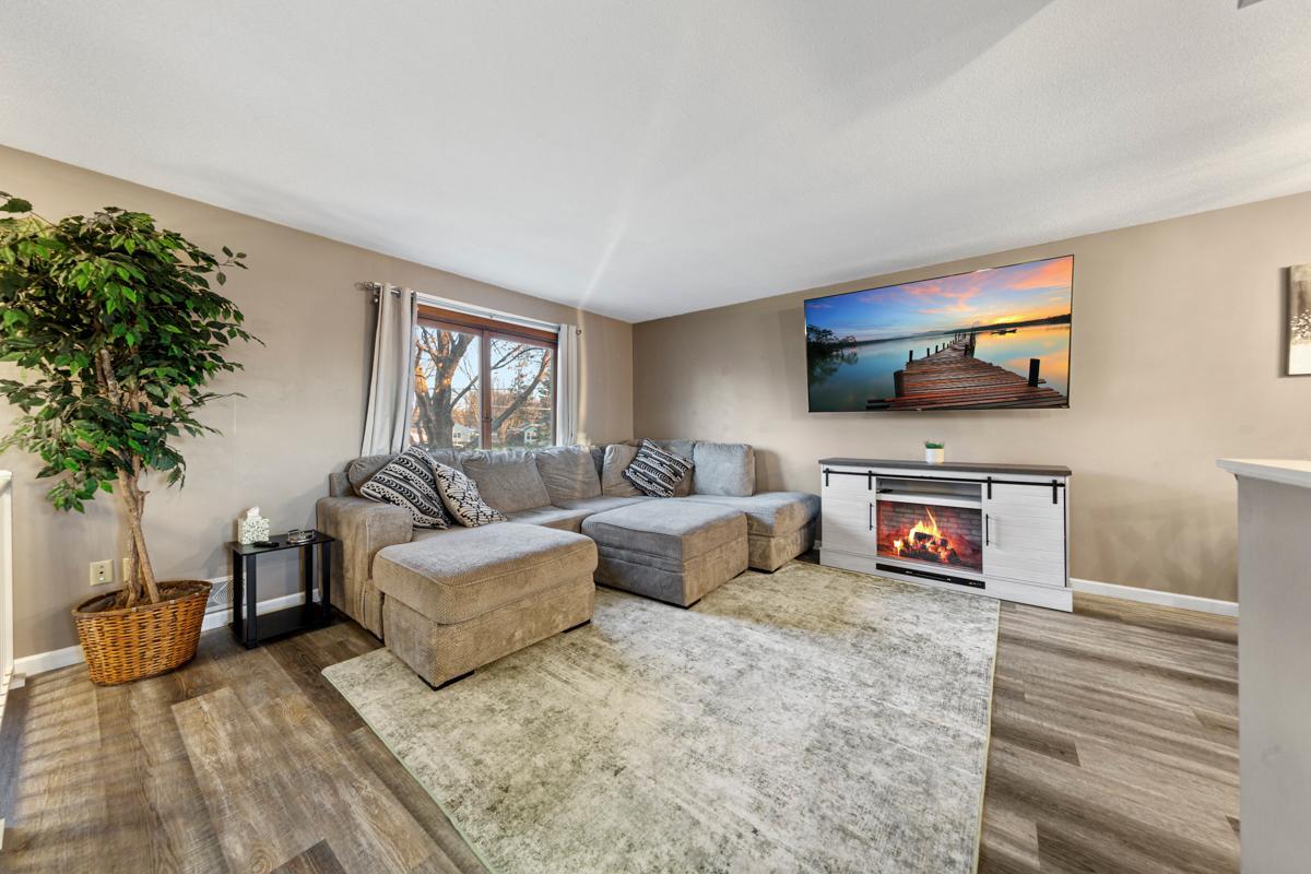 2059 Roe Crest Drive North Mankato, MN 56003 - Photo 10 of 35