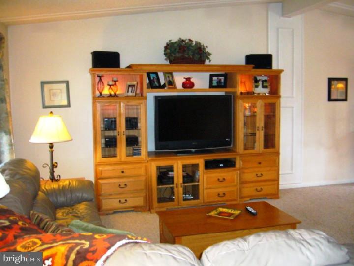 403 Beaver Road Southampton, PA 18966 - Photo 4 of 24 Living Room