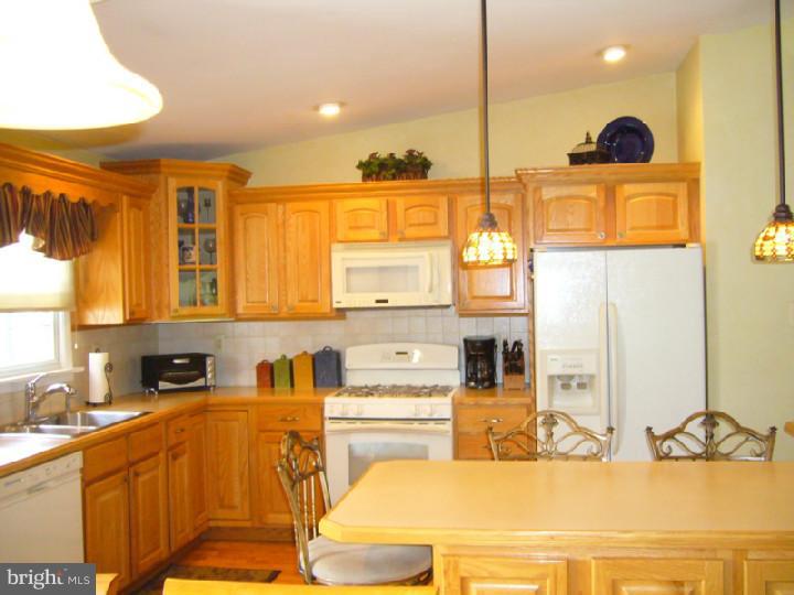 403 Beaver Road Southampton, PA 18966 - Photo 7 of 24 Kitchen