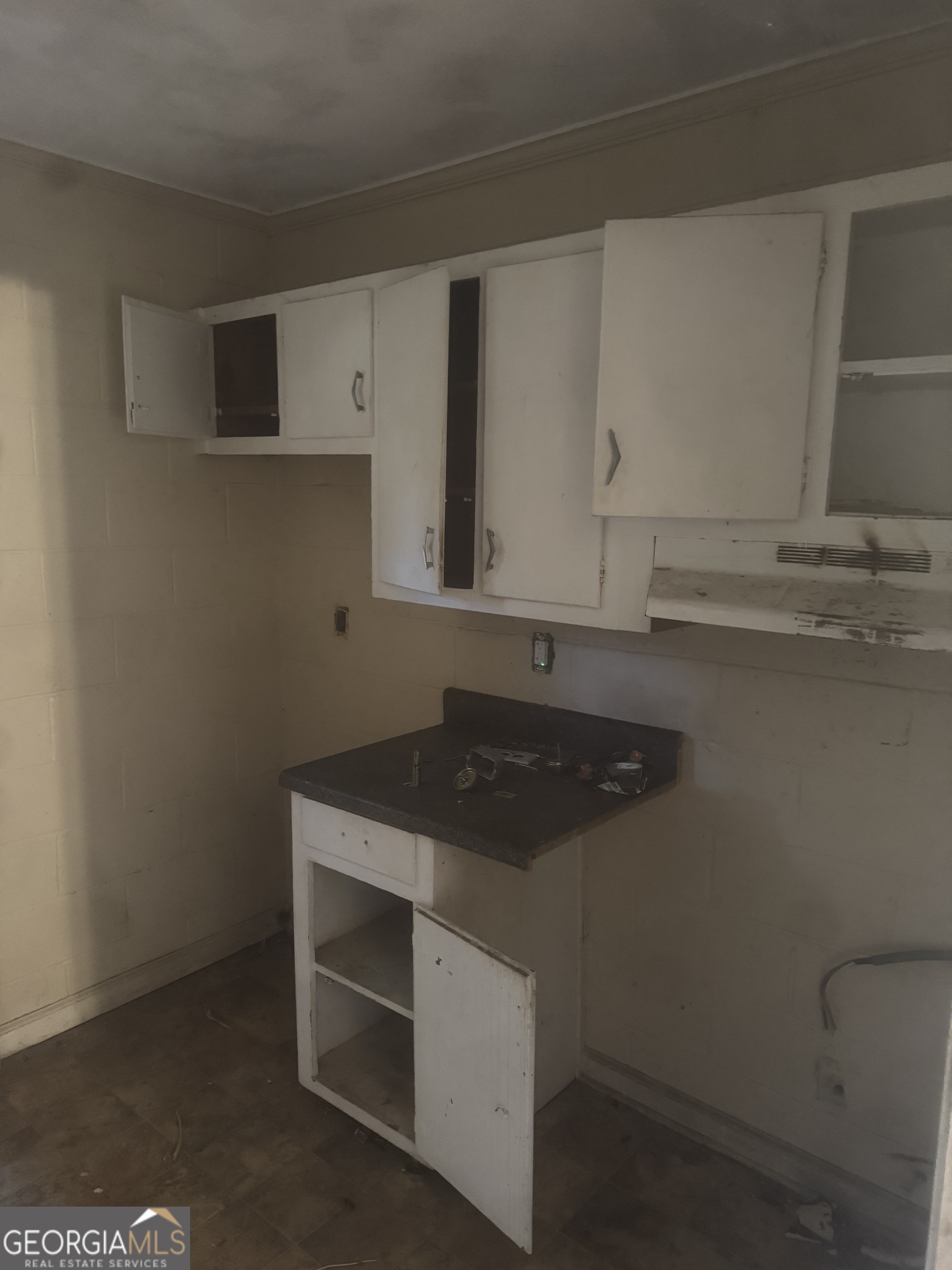2937 Thomas Street, Unit 1A1B Columbus, GA 31906 - Photo 7 of 11 a kitchen with a sink and cabinets