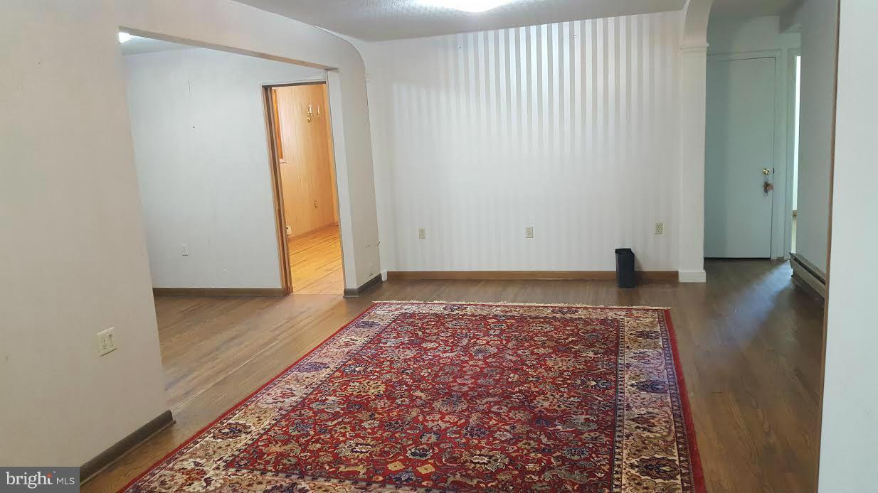 3918 Decatur Avenue Kensington, MD 20895 - Photo 3 of 23 Large Living Room