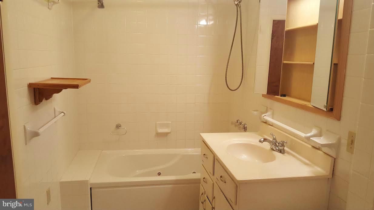 3918 Decatur Avenue Kensington, MD 20895 - Photo 5 of 23 Bath (Master) 1