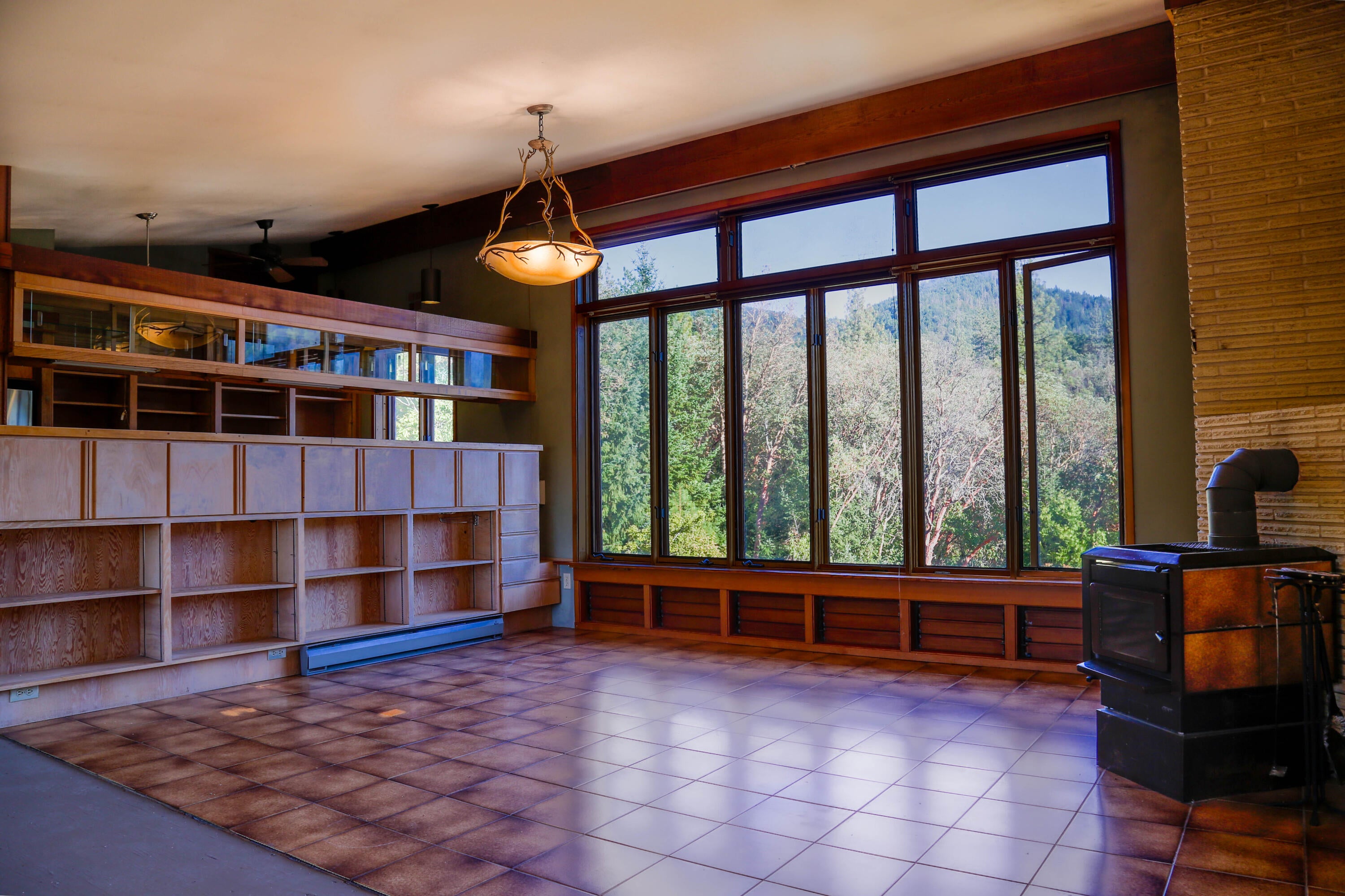 9629 Wagner Creek Road Talent, OR 97540 - Photo 8 of 40 Livingroom