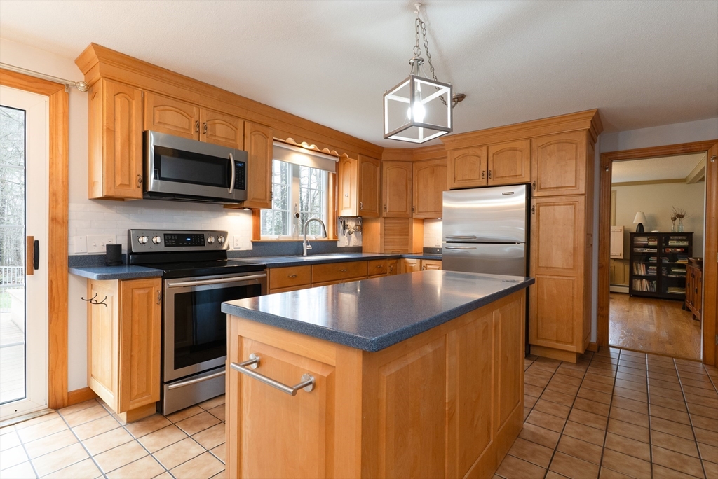 110 Dennison Hill Road Southbridge, MA 01550 - Photo 5 of 42