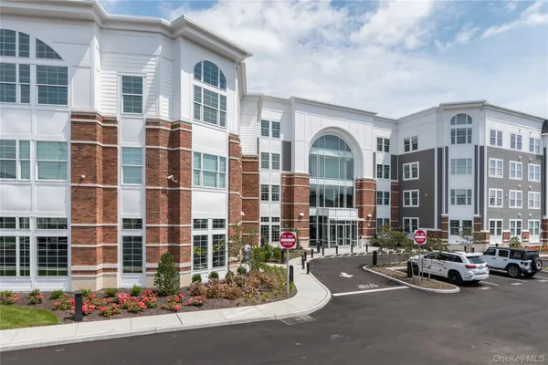 $3,650 | 75 East Hoffman Avenue, Unit 2009, Lindenhurst, NY 11757