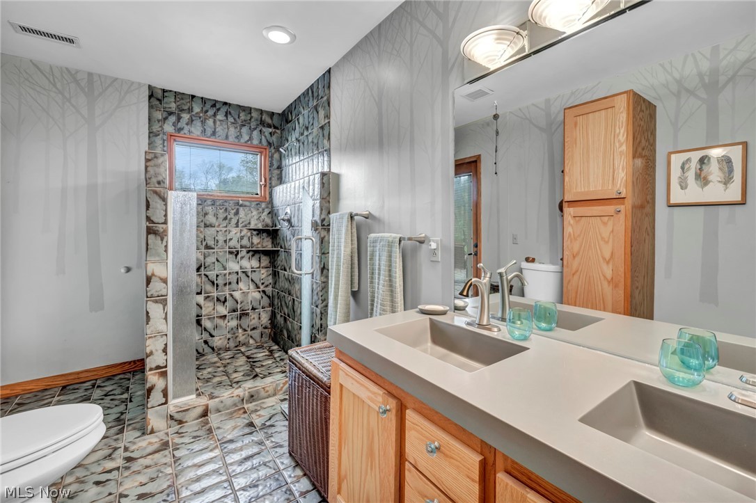 8683 Kennard Road Lodi, OH 44254 - Photo 18 of 42 PRIMARY BATHROOM