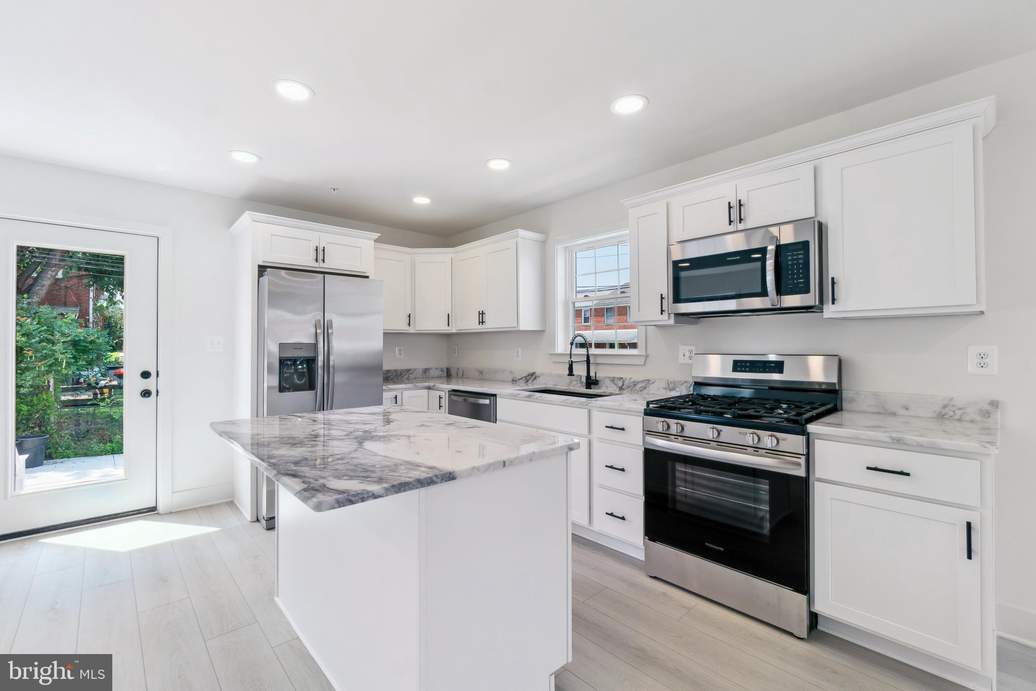 557 Chalcot Square Essex, MD 21221 - Photo 15 of 46