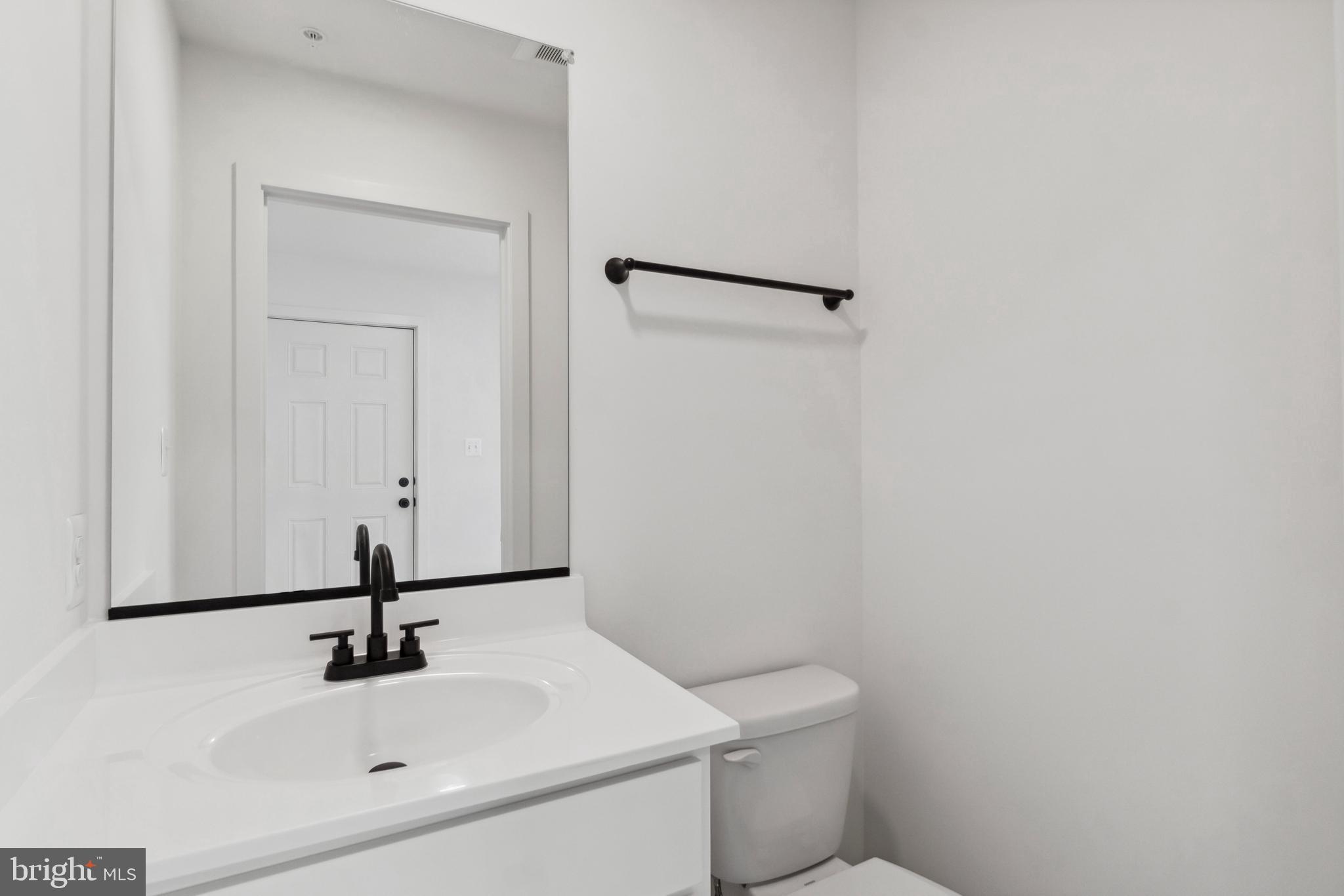 557 Chalcot Square Essex, MD 21221 - Photo 9 of 46