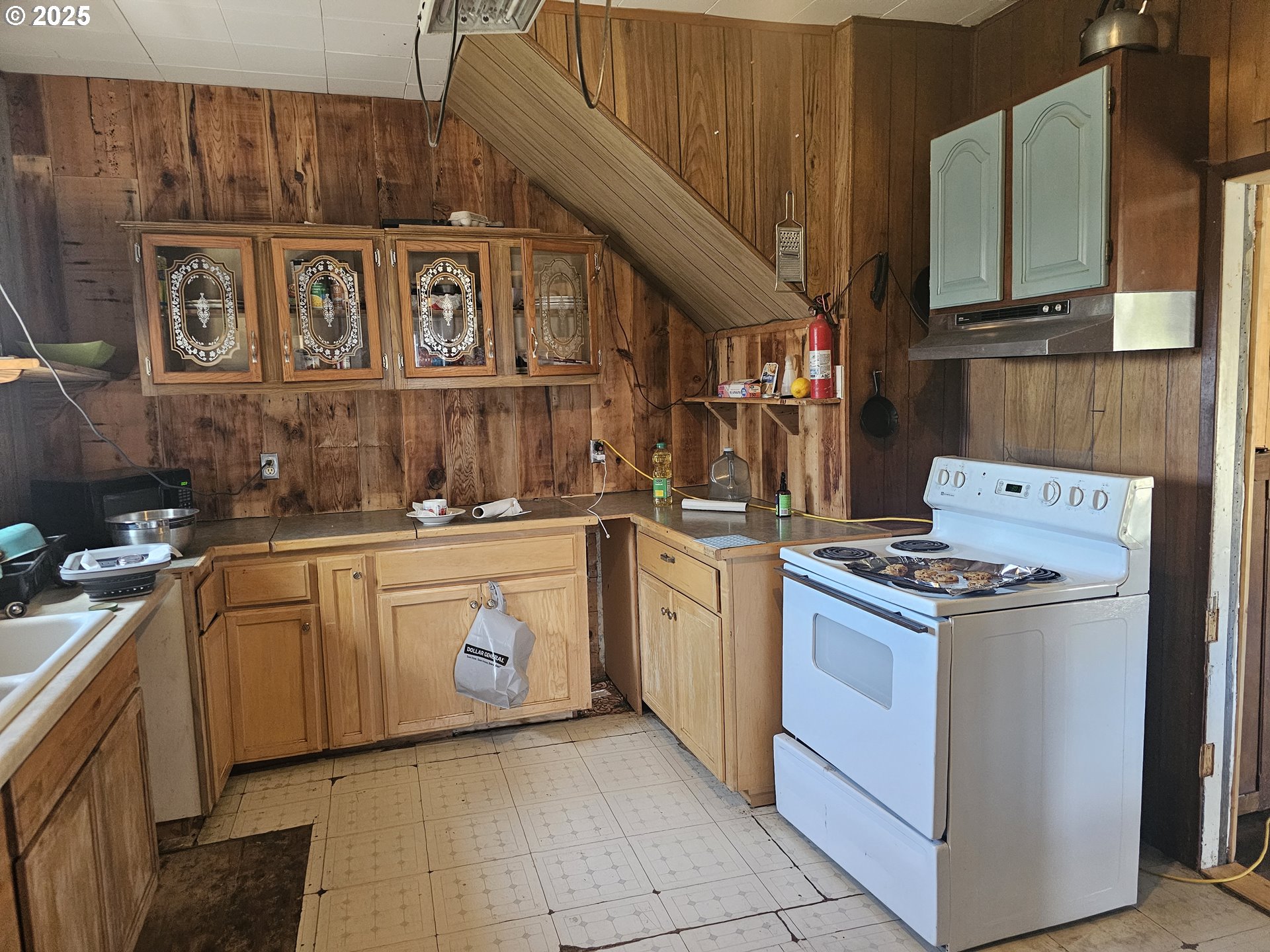 54901 Willow Street Heppner, OR 97836 - Photo 12 of 39 a kitchen with cabinets and stove