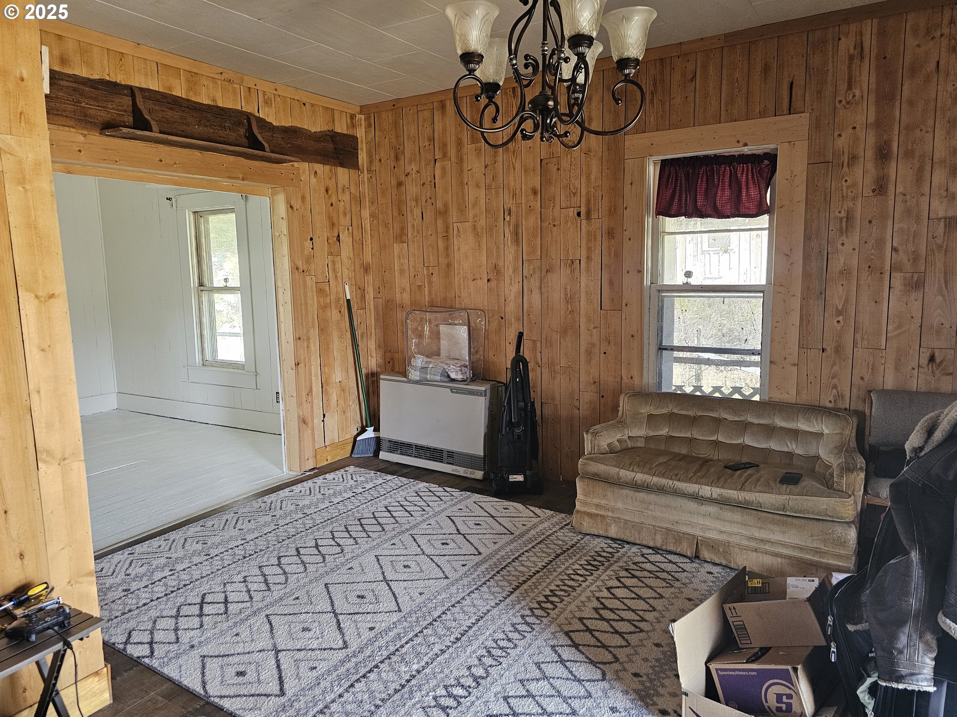 54901 Willow Street Heppner, OR 97836 - Photo 18 of 39 a bedroom with a bed and a window